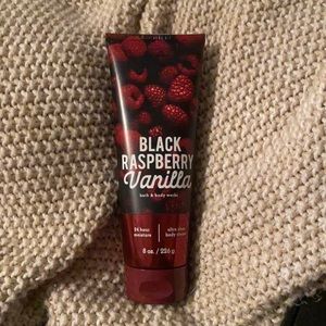 Bath&Body Works Black Raspberry Vanilla body cream